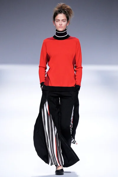 Look 18
